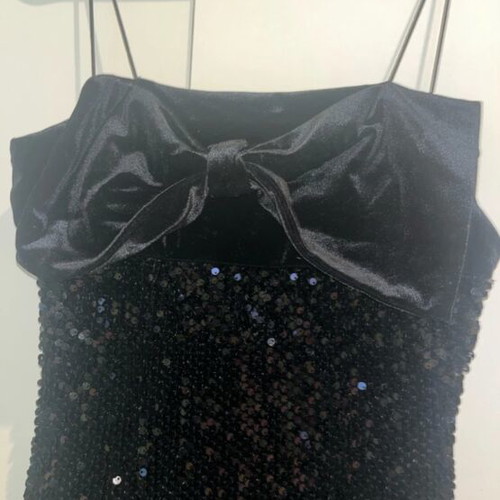 Bershka black dress with bow and sequins - 12,00 - Vendora.cy Bershka black dress with bow and sequins - 12,00 - Vendora.cy