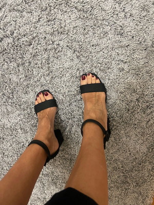Bershka black sandals with thick heel and ankle strap like new
