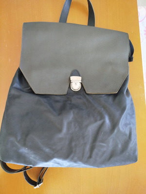 Backpack in like new condition, black and grey