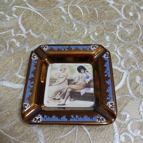 Collectible porcelain ashtray like new with rococo design