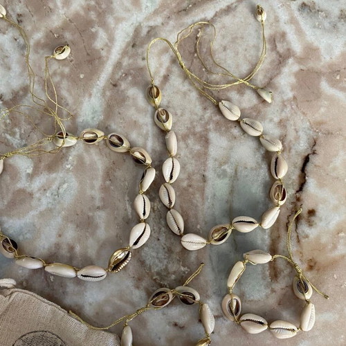 Handmade shell bracelets and necklace set new, beige