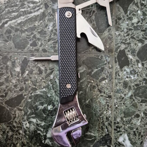 Multitool knife like new