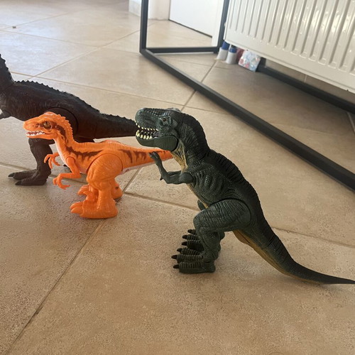 Dinosaur toys like new, 3 with sound and movement plus 1 gift