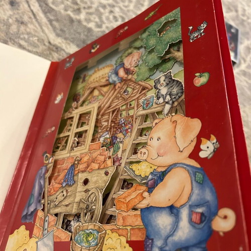 The Three Little Pigs 3D storybook like new