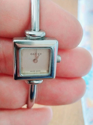 Gucci ladies watch vintage used, functional with new battery