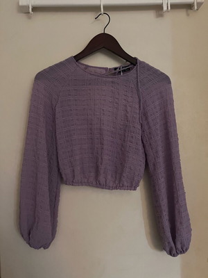 Μπλούζα Bershka crop seethrough με λάστιχο στα μανίκια καινούργια, μωβ, XS