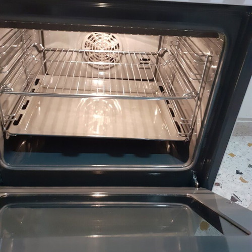 Pitsos PHCB123K29 electric stove like new with trays