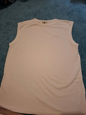 T-shirts size M like new, white