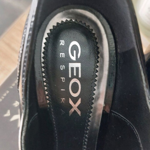Geox patent leather Oxford shoes size 38 with 9cm heels like new