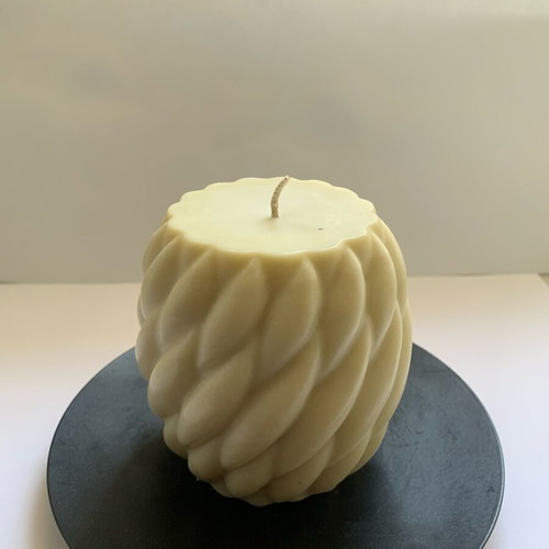 Large soy candle with sandalwood scent new