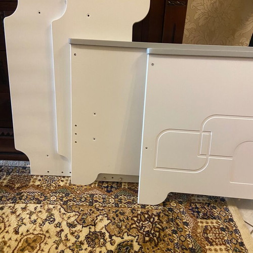 Pre-teen bed like new with accessories