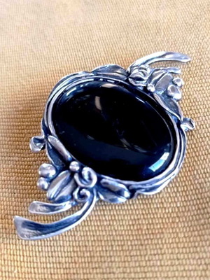 Silver brooch 925 with black onyx like new, vintage style