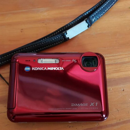 Konica Minolta DiMAGE X1 camera used, complete with charger and Boss strap