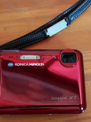 Konica Minolta DiMAGE X1 camera used, complete with charger and Boss strap