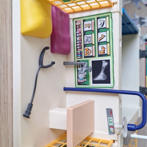 Clinic Station Playmobil Geobra 2007 like new
