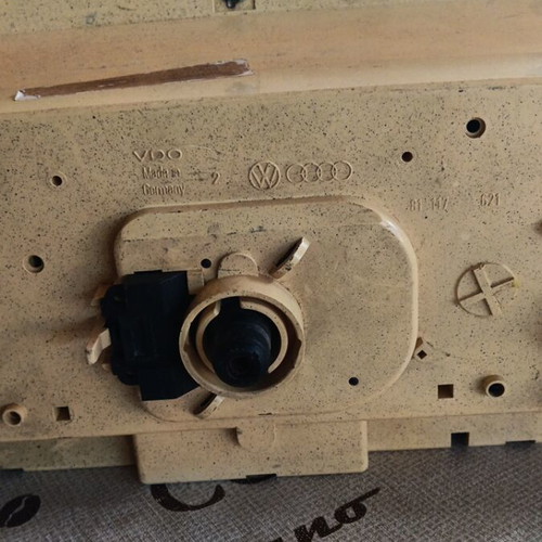 VW Passat 92 dashboard used with visible wear and scratches