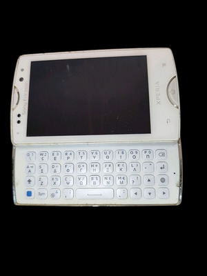 Sony Ericsson Xperia Mini Pro smartphone με πληκτρολόγιο QWERTY σε ροζ