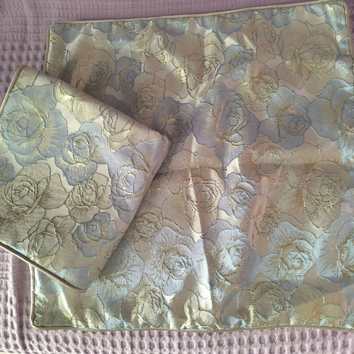 Set of two blue pillowcases with rose design 40x40