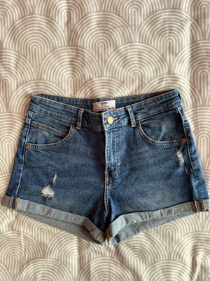 Bershka denim mini shorts like new, medium size, blue
