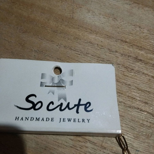 So Cute Cut necklace like new, gold color