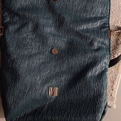 Modissimo crossbody bag like new, pleated fabric black and green