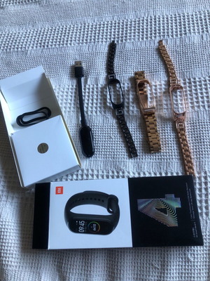 Xiaomi Smart Band 4 μεταχειρισμένο με φορτιστή, κουτί και 3 έξτρα μπρασελέ