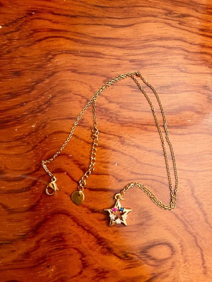 Women's gold-colored star-shaped pendant like new with stones