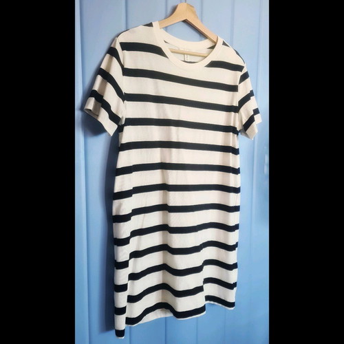 Mini T-shirt dress H&M like new, black and white, size M