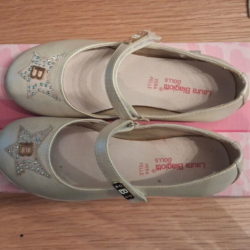 Laura Biagiotti ballerina shoes size 29, iridescent ivory
