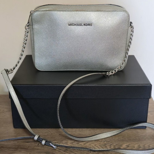 Michael Kors crossbody bag like new, silver leather
