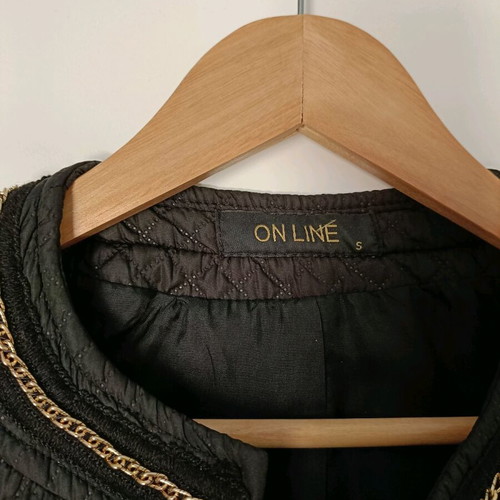 Short quilted jacket Online size small like new, black with gold chain