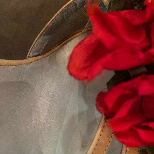Dolce & Gabbana sandals with roses like new, beige
