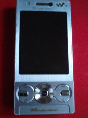 Sony Ericsson W705 употребяван с M2 карта памет и Sony Ericsson W595 неработещ