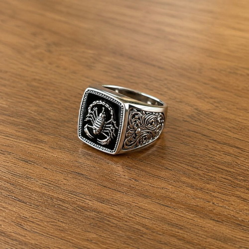 Men's Scorpion Ring vintage gothic style, new, silver and black