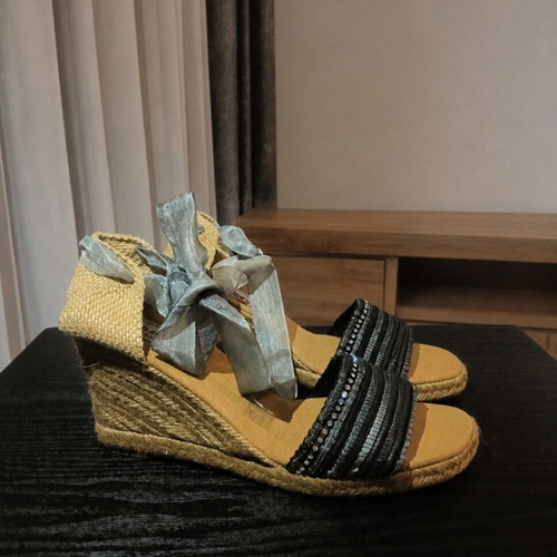 Flamingo platform espadrilles size 39 like new with organza ribbons