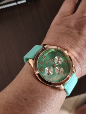Fashion wristwatch green with rose gold like new