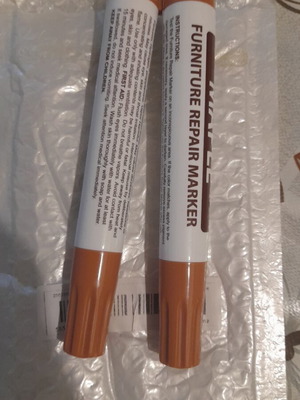 Furniture repair kit like new, 2 markers and wood wax