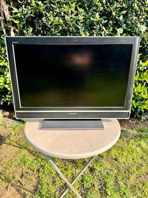 Sony Bravia KDL-32T3000 32” LCD телевизор употребяван в добро състояние