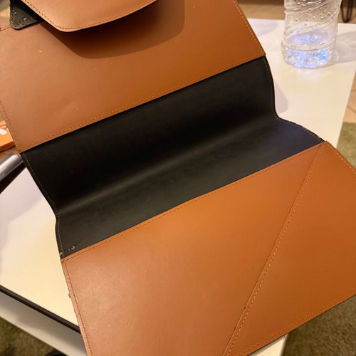 Tablet case like new, synthetic leather material