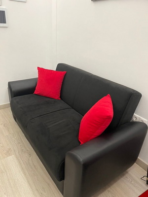 Διθέσιος καναπές κρεβάτι με αποθηκευτικό χώρο, σαν καινούργιος, δερματίνη