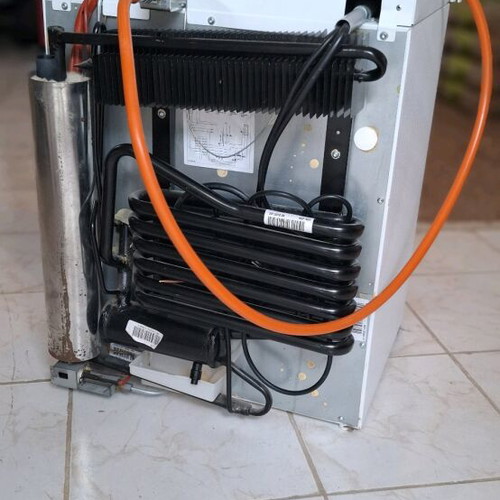 Dometic gas, electric and battery refrigerator like new