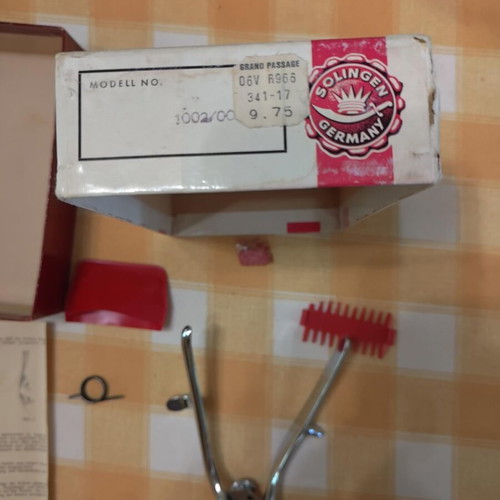 KRONE & SCHWERT Solingen vintage manual hair clipper with original box and instructions