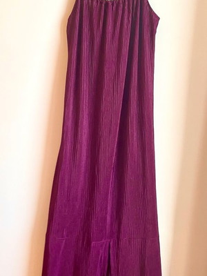 My T dress burgundy, new, long with straps and slit