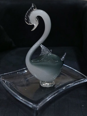 Murano Swan Sculpture 32cm like new, Sommerso & Lattimo technique