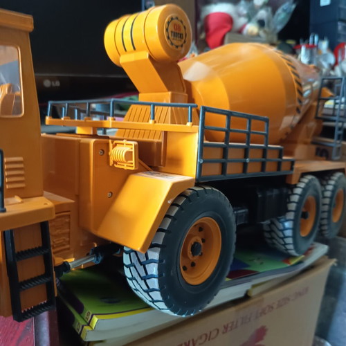 Radio control truck cement mixer, like new, 80 cm