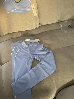 Aloyoga woman’s set light blue small, like new