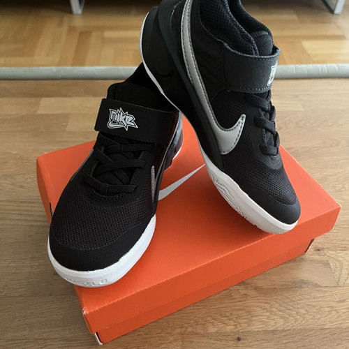 Nike Team Hustle D 10 (PS) kids' shoes size 28, black and silver