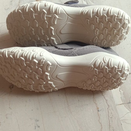 Athletic shoes size 39 new, gray and beige color