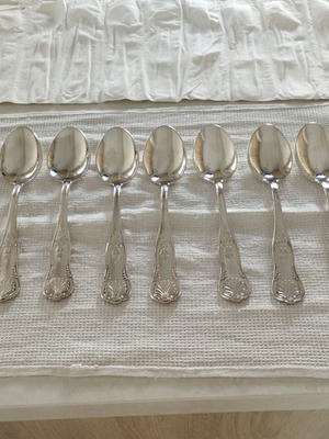 Kings Pattern Vintage Large Spoons NOS with Authentic Cloth Case