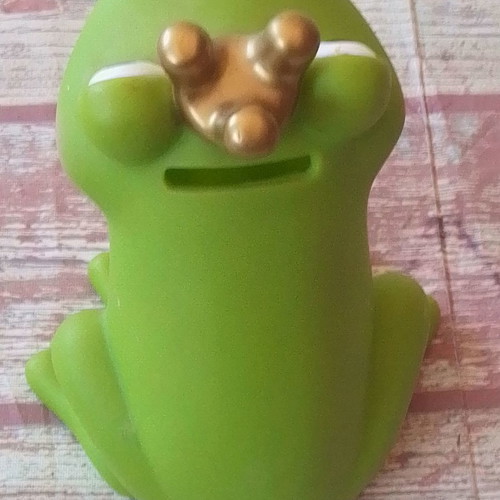 Moses plastic coin bank frog king used